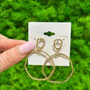 Elegant Gold Hoop Earrings